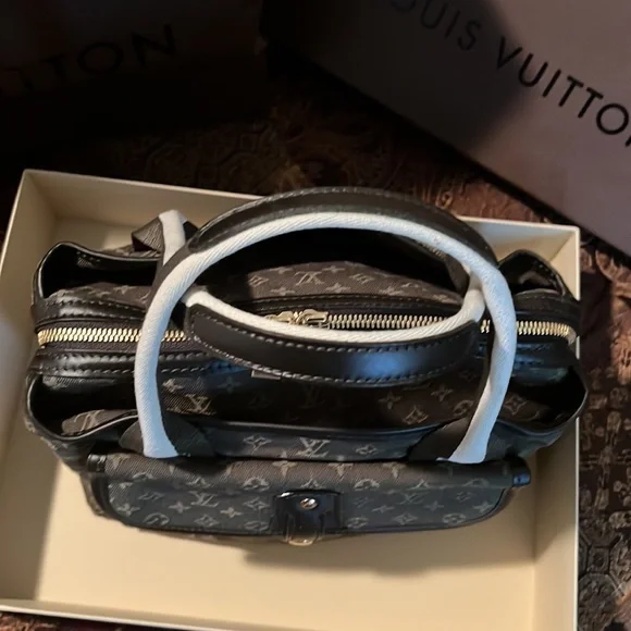 Authentic Louis Vuitton bag - Picture 9 of 16
